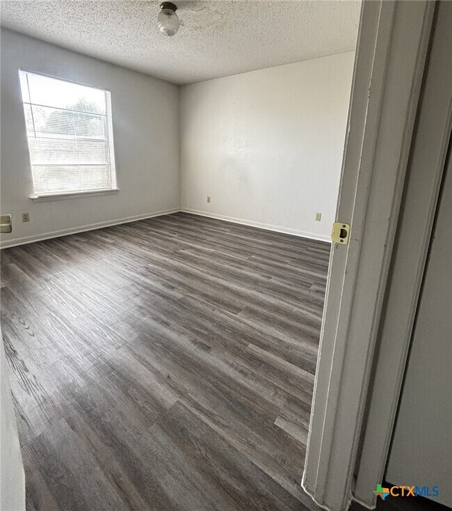 Building Photo - 4801 Rainbow Cir