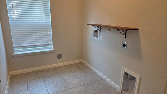 Building Photo - 209 Winding Hollow Ln