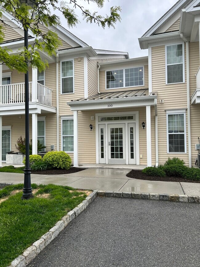 Primary Photo - 124 Center Meadow Ln