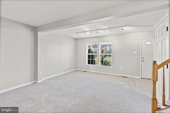 Building Photo - 5030 Finsbury Rd