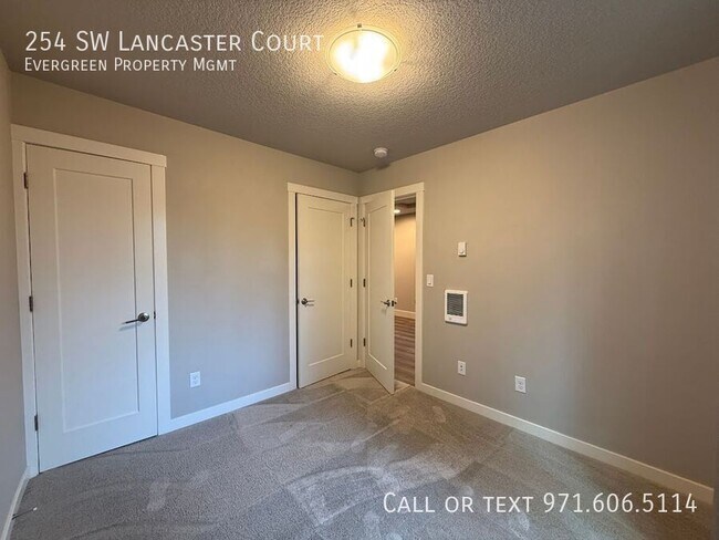 Building Photo - 254 SW Lancaster Ct