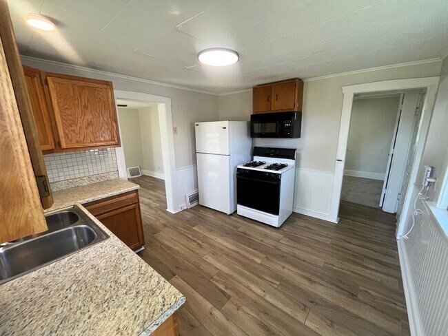 Building Photo - Adorable 1 story home is needing YOU!