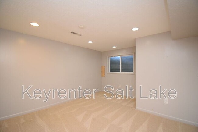 Building Photo - 1632 E 4190 S