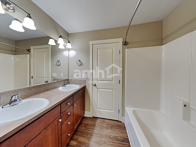 Building Photo - 847 NW 1st Ave