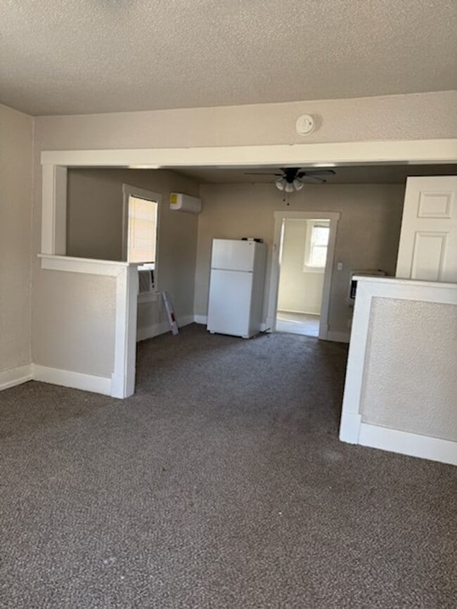 Building Photo - Cozy 2-Bedroom, 1-Bath Home – Move-In Ready