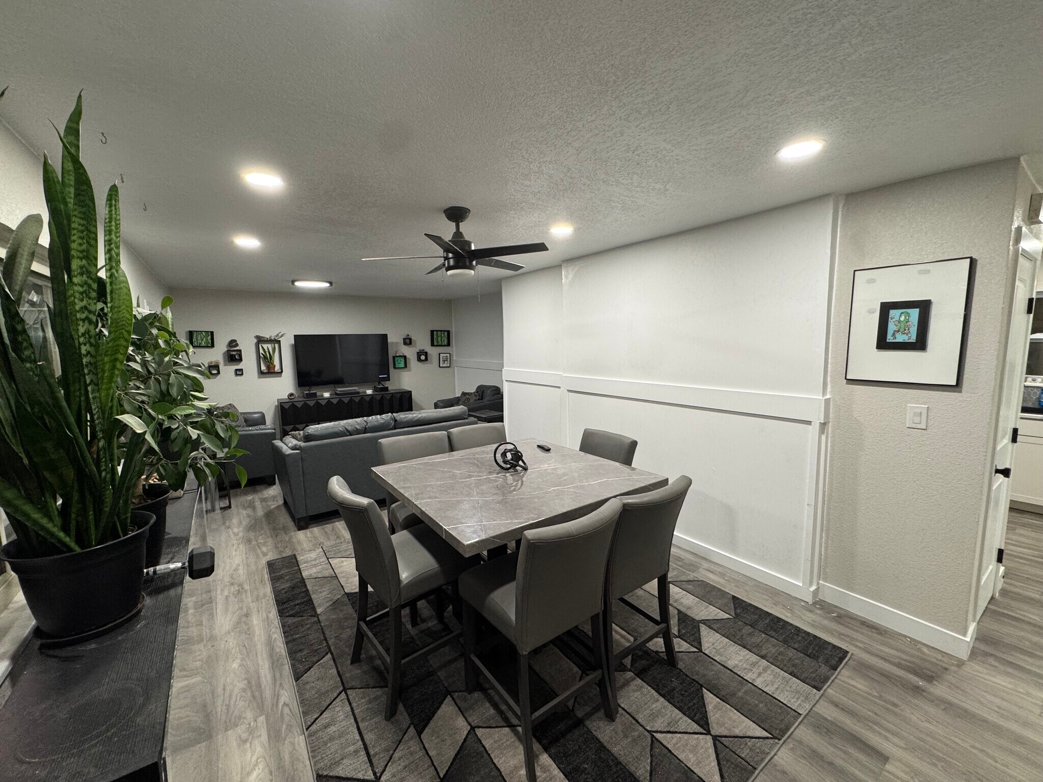 Building Photo - 7860 Linda Cir