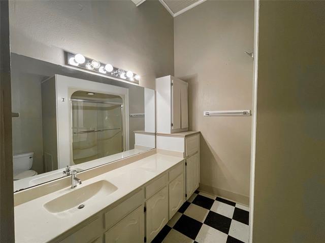 Building Photo - 105 W Hickory St