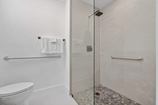 Building Photo - 8109 Harding Ave