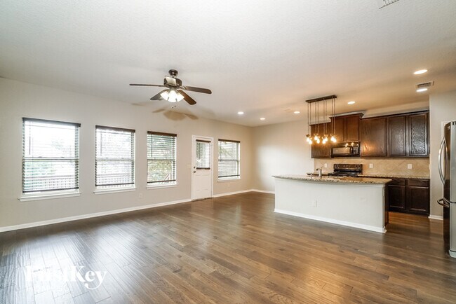 Building Photo - 205 Highland Pl