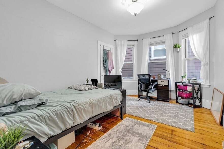 Building Photo - 160 Saint Alphonsus St