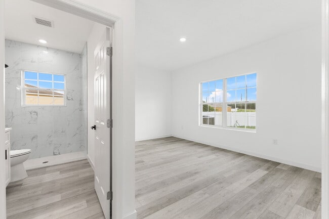 Building Photo - Modern Living Meets Comfort – Stunning 3 Bed, 2 Bath Home!
