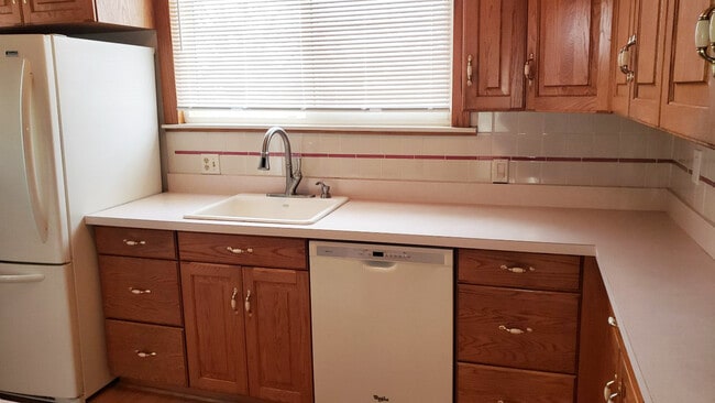 Building Photo - 28833 Groveland St