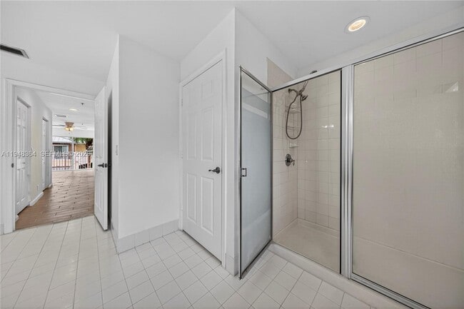 Building Photo - 4645 SW 75th Way