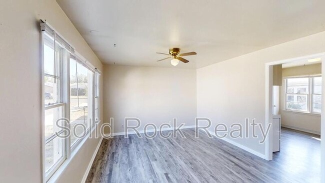 Building Photo - 1214 Janes Ln