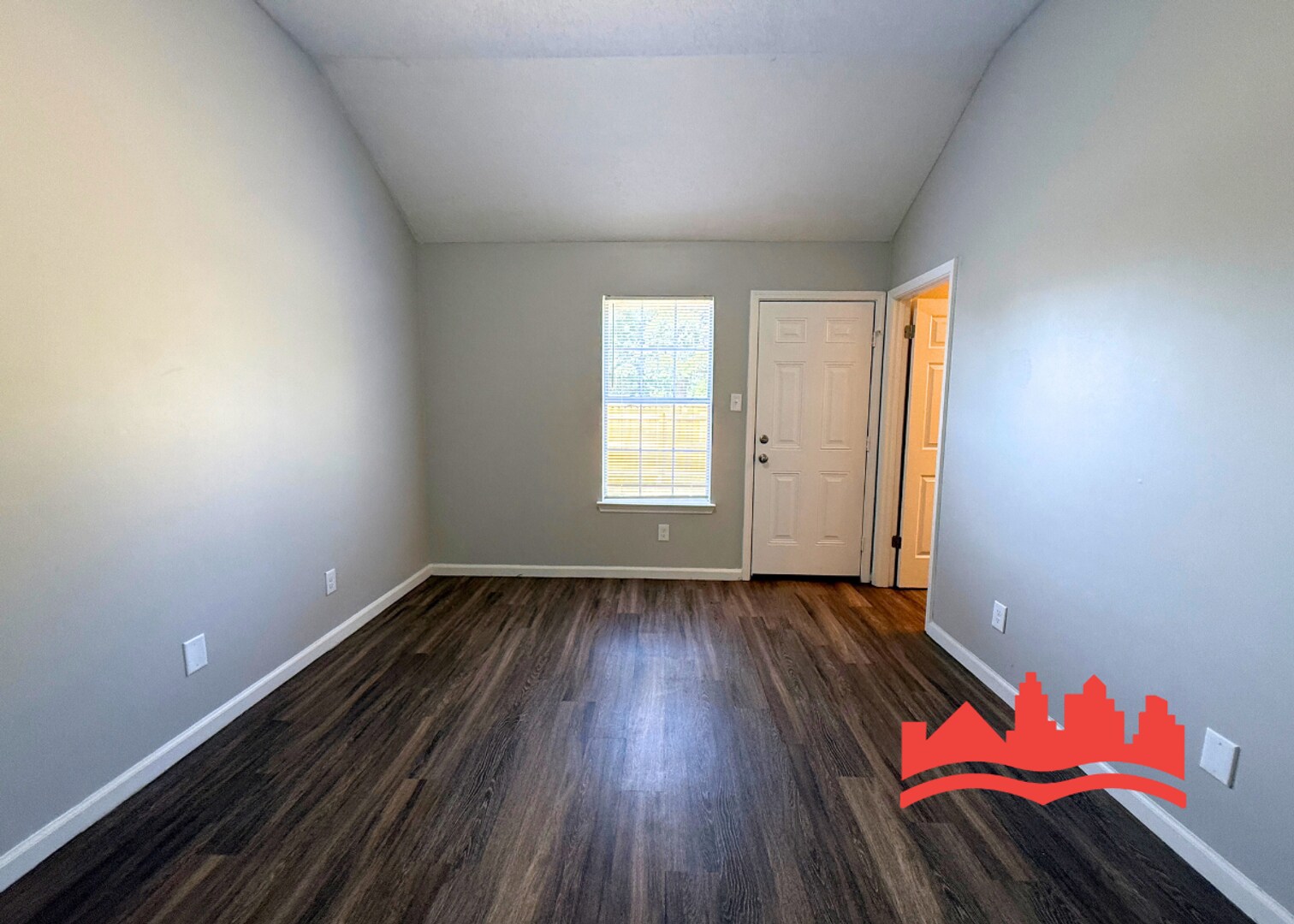 Building Photo - Welcome to 5495 Emerald Hills Dr!