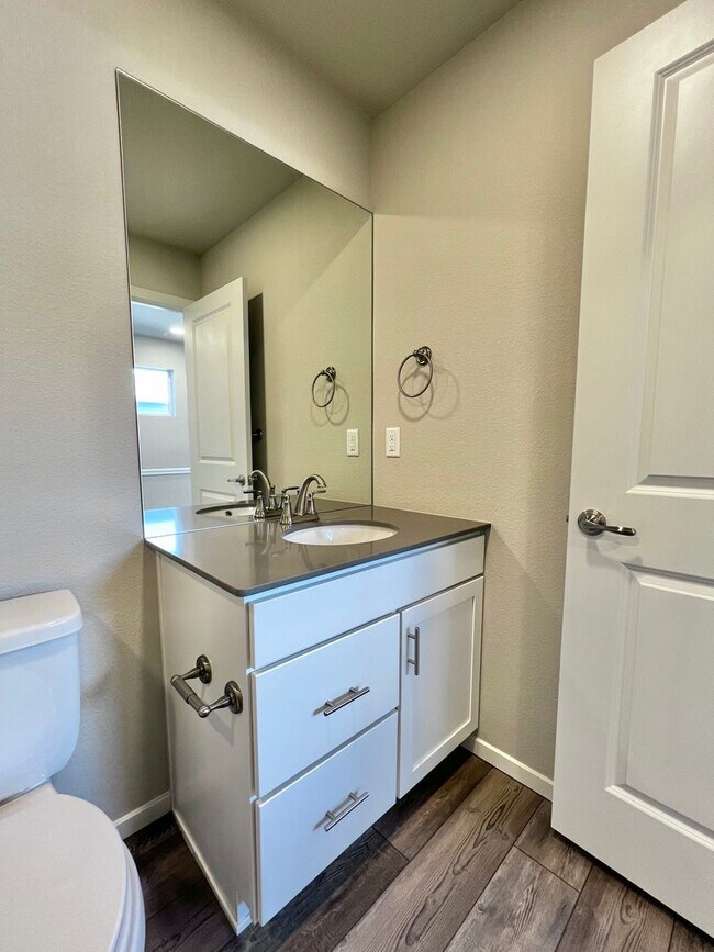 Building Photo - Beautiful 3 Bed 2.5 Bath House in Timnath!