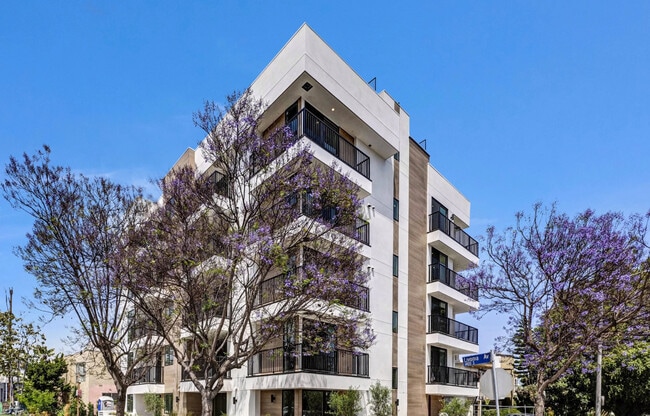 Building Photo - 8867 W Alcott St