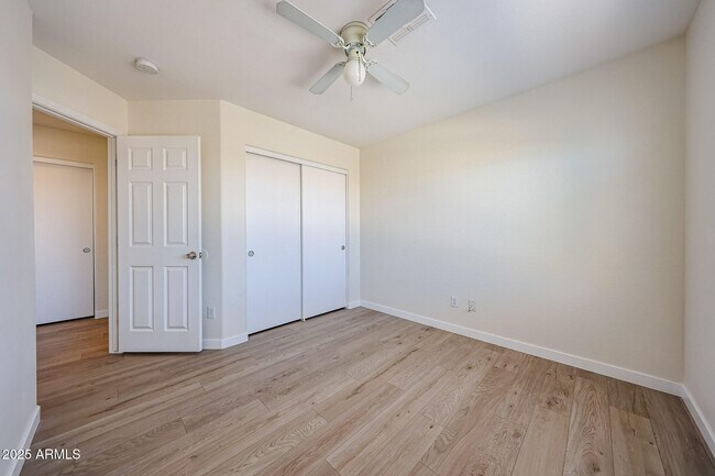 Building Photo - 7315 W Fleetwood Ln