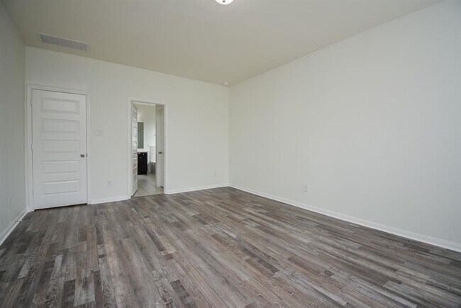 Building Photo - 22211 Weller Oaks Dr
