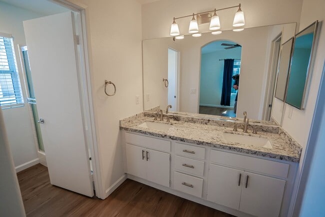 Building Photo - 2-Bedroom Townhome in Valencia's Cheyenne ...