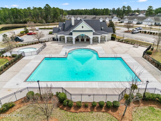 Building Photo - 3121 Lobelia Ln