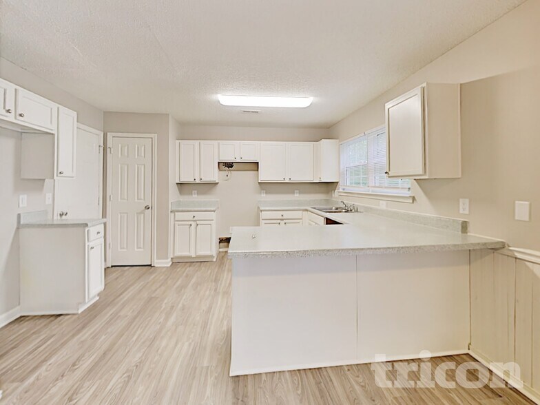 Building Photo - 2019 Waters Trail Dr