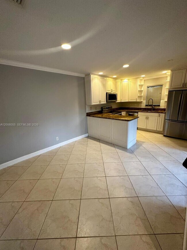 Building Photo - 7671 Courtyard Run W