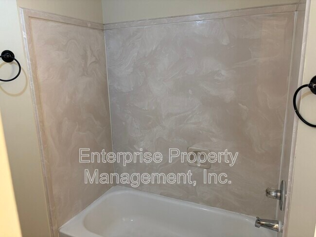 Building Photo - 10127 Cross Valley Dr