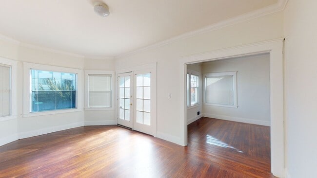 Building Photo - 1925 Charming Oakland Duplex!