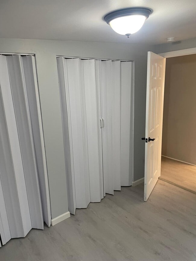 Building Photo - 20934 Hollywood St