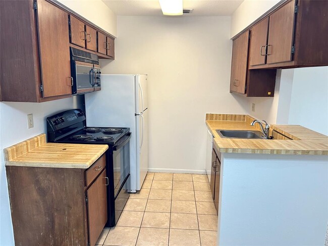 Building Photo - 8801 Hammerly Blvd