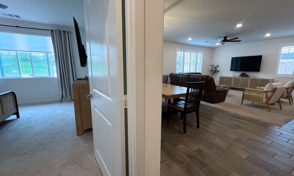 Building Photo - 16746 Mistletoe