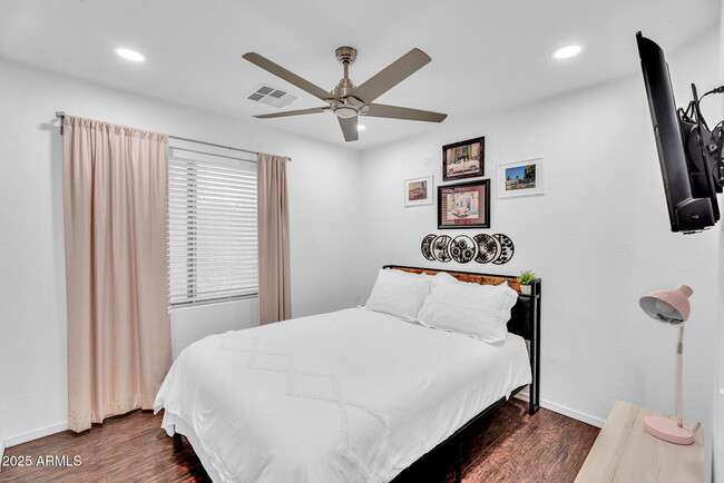 Building Photo - 3678 E Yeager Ct