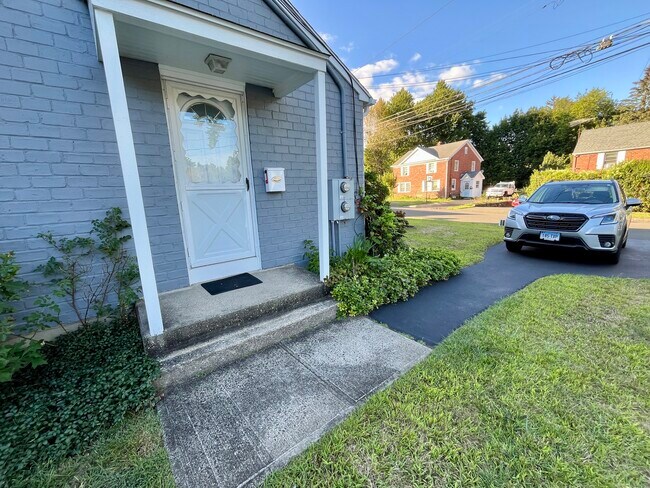 Building Photo - 55 Greenlawn Dr