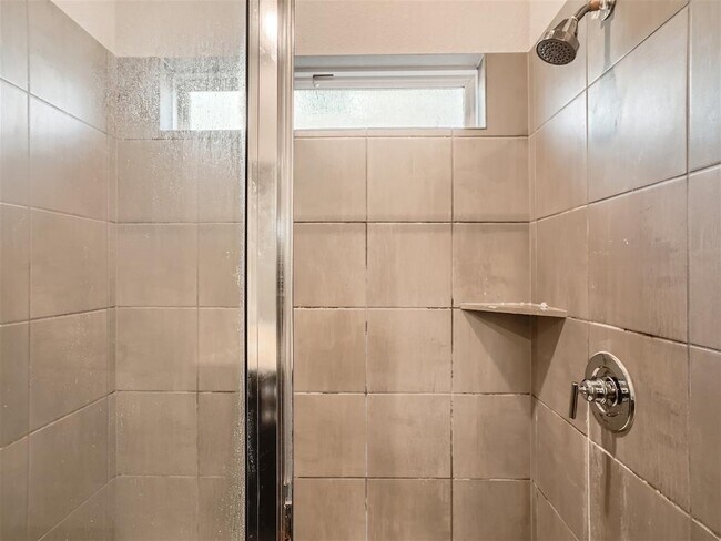 Building Photo - 1416 Deering Run