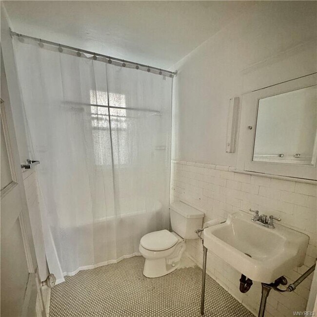 Building Photo - 356 Woodward Ave