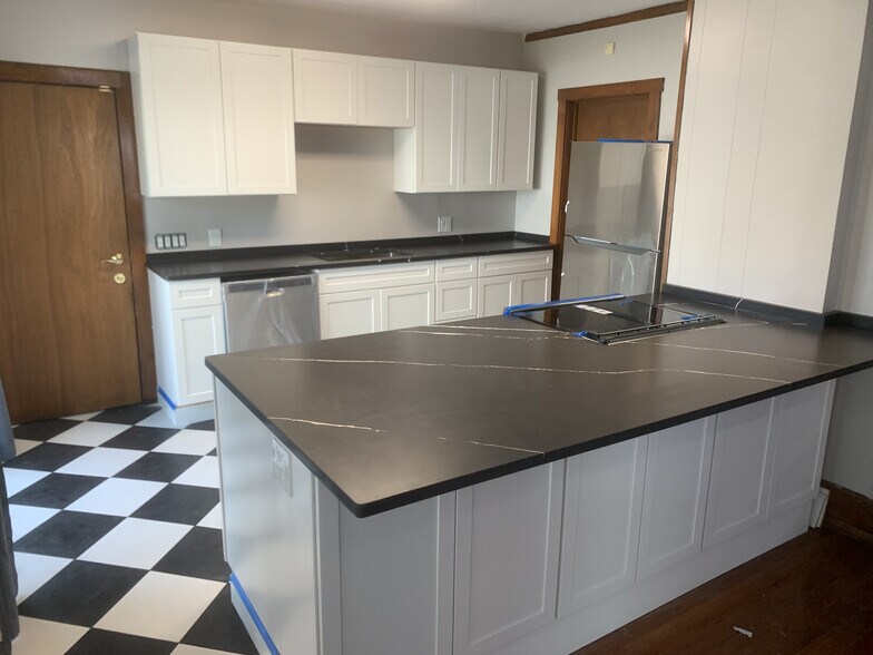 Building Photo - 81 Litchfield St