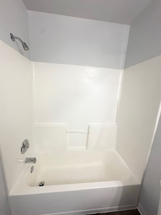 Building Photo - Affordable living at Westside Apartments!