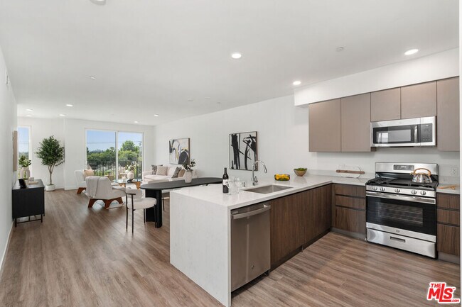 Building Photo - 6144 Whitsett Ave