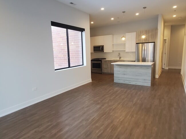 Building Photo - 1023 N Ashland Ave