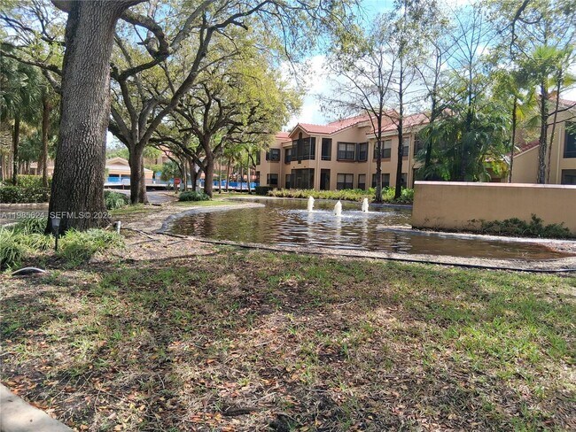 Building Photo - 15495 N Miami Lakeway