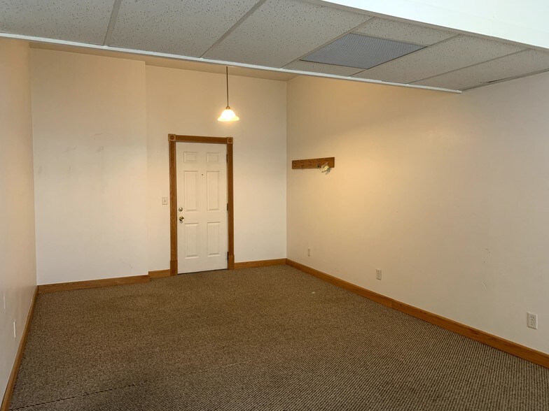 Building Photo - 833 Ave G