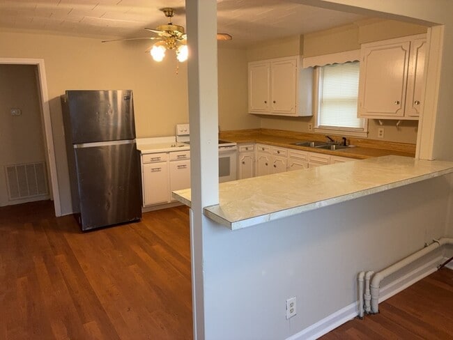 Building Photo - 220 Mauldin St