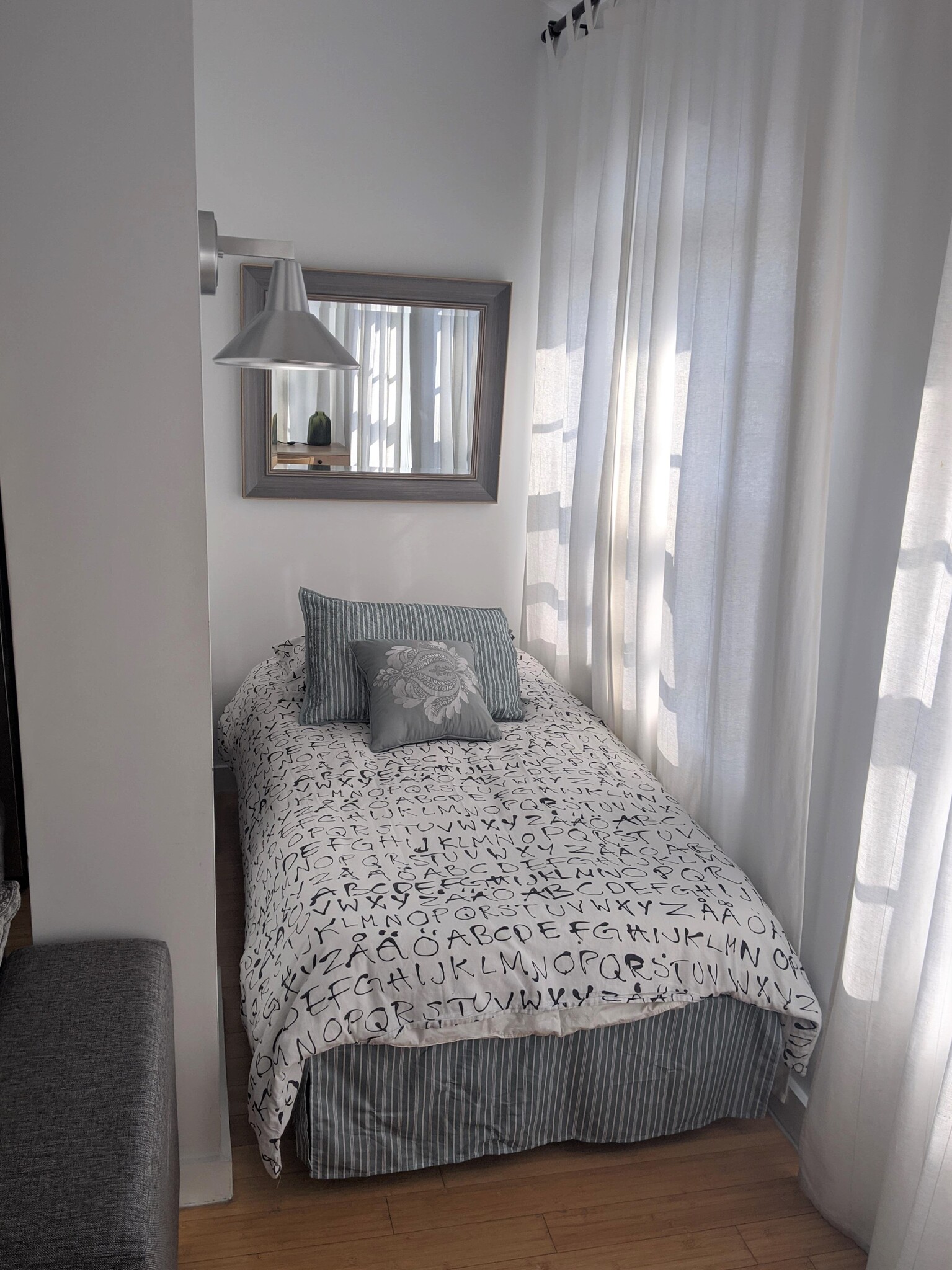 2ND BED IN LIVING ROOM - 1512 Washington Ave