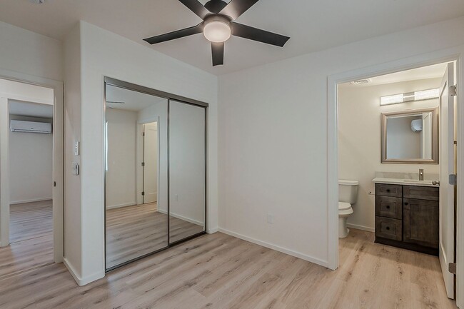 Building Photo - 1625 E 8th St