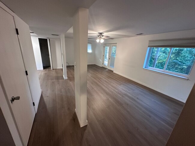 Building Photo - 6516 Dogwood Ln