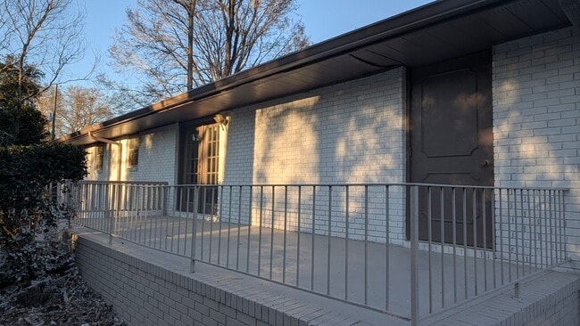 Building Photo - 501 Terrell St