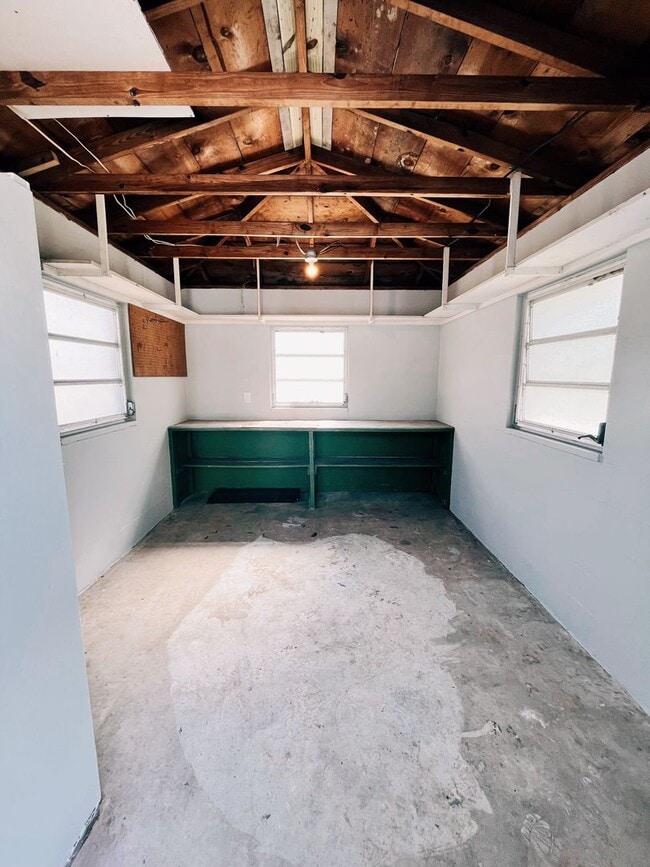 Building Photo - 3/1 AVAILABLE NOW!