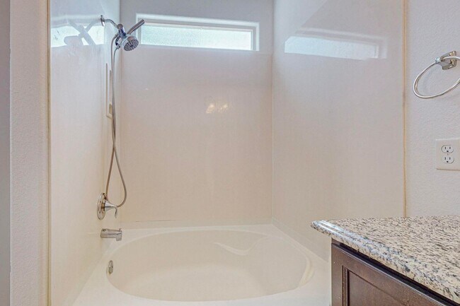 Building Photo - 3 bedroom, 2 1/2 Bath Pulte Ocotillo Model Home