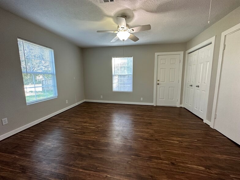 Building Photo - 1810 Edgewood St